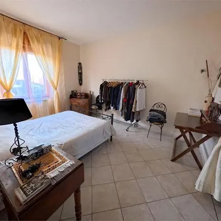 בית הארחה Located In The Heart Of !